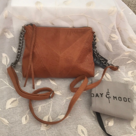 DAY & MOOD Karen Leather Crossbody Bag - Picture 4 of 8